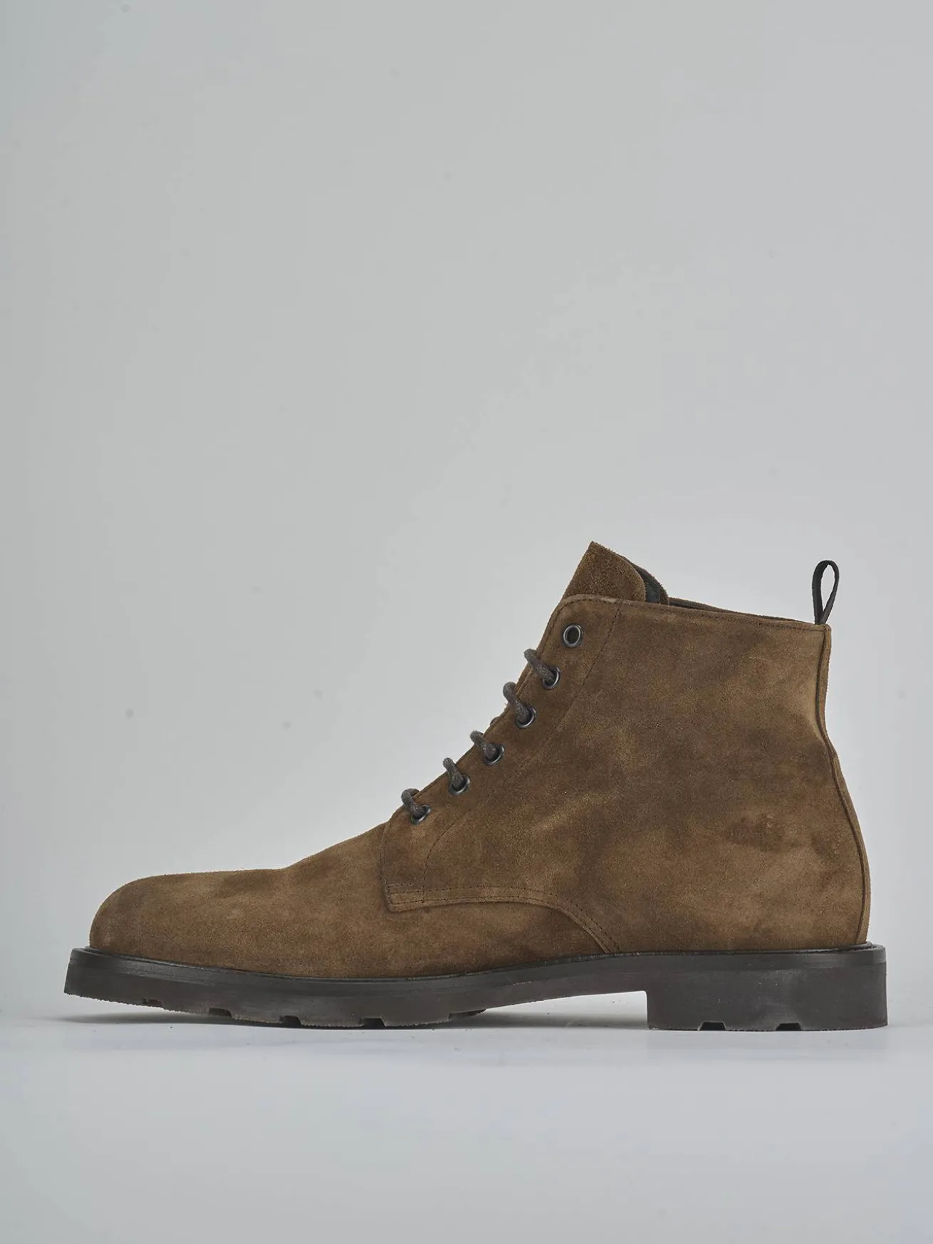 Anfibi camoscio marrone