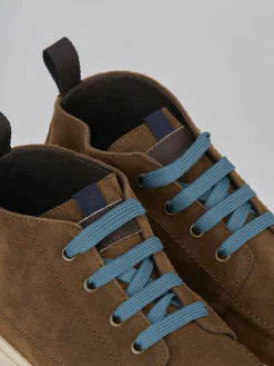 Anfibi camoscio marrone