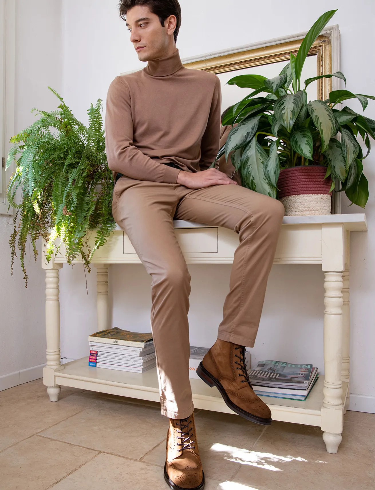 Anfibi camoscio marrone