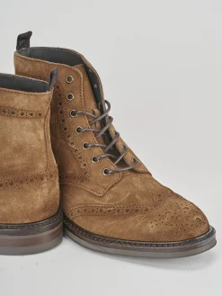 Anfibi camoscio marrone