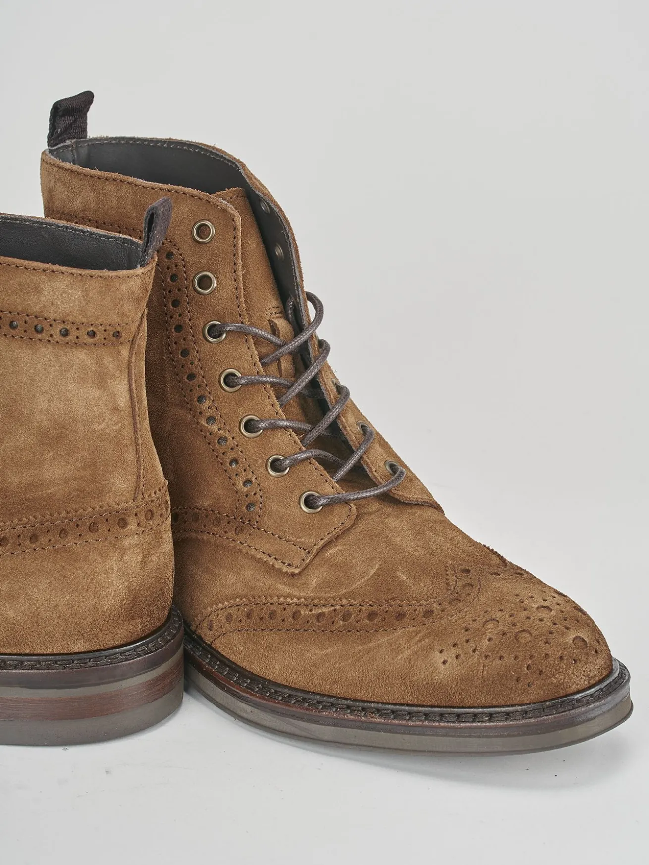 Anfibi camoscio marrone