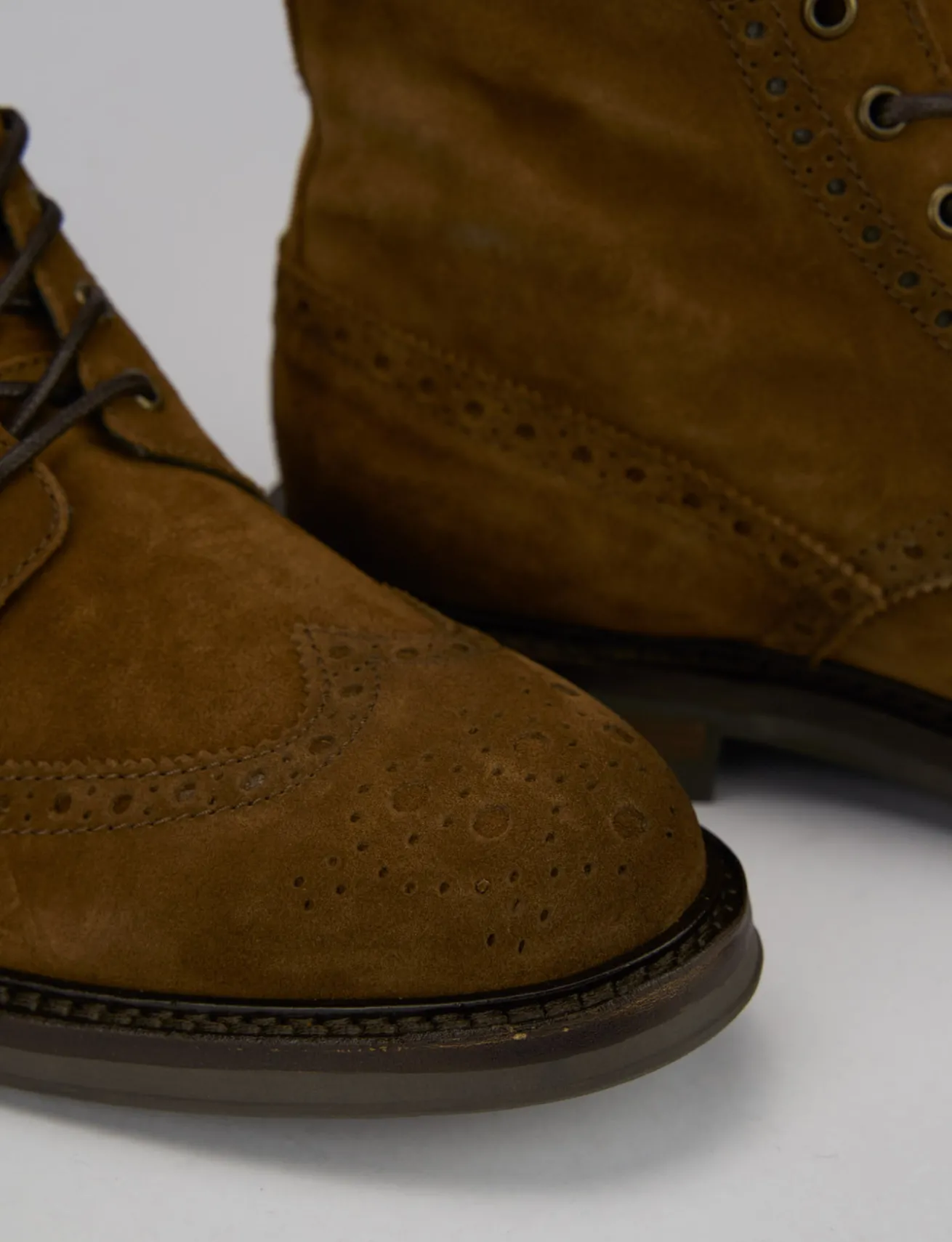 Anfibi camoscio marrone