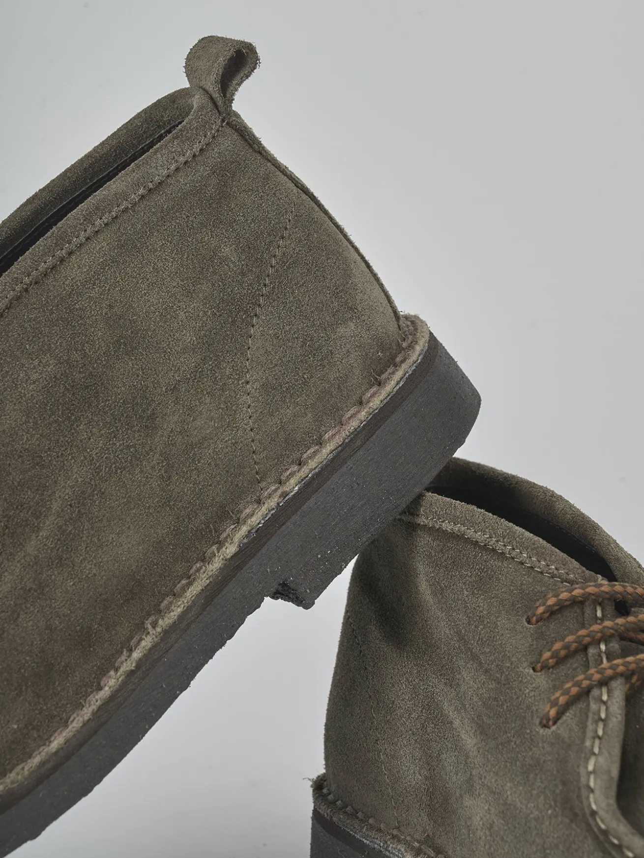 Anfibi camoscio testa