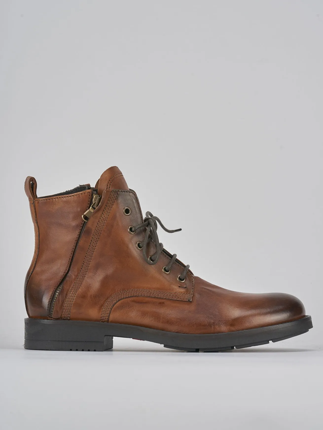 Anfibi pelle marrone