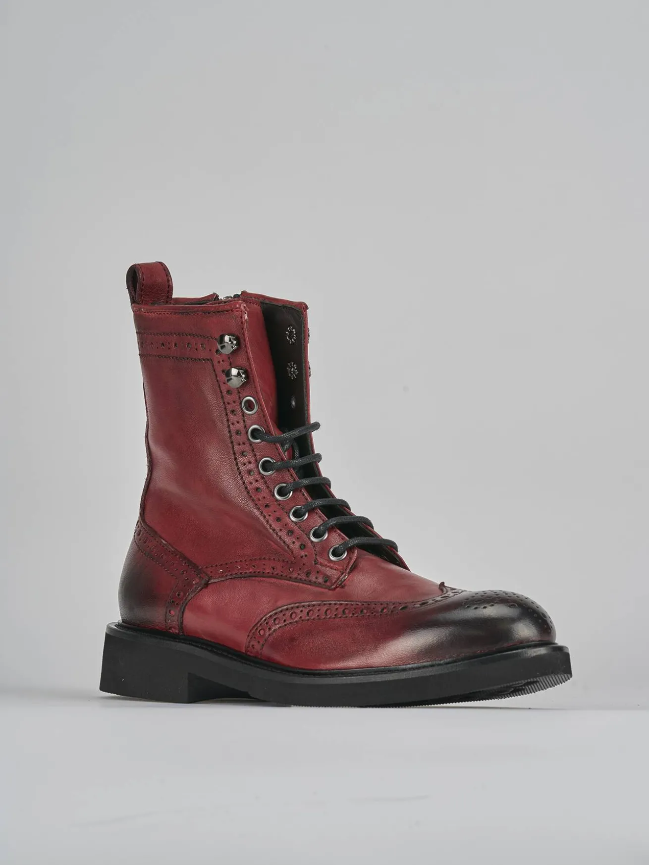 Anfibi tacco 2cm pelle bordo'