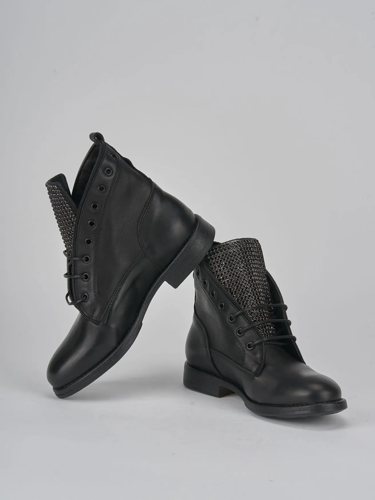 Anfibi tacco 2cm pelle nero