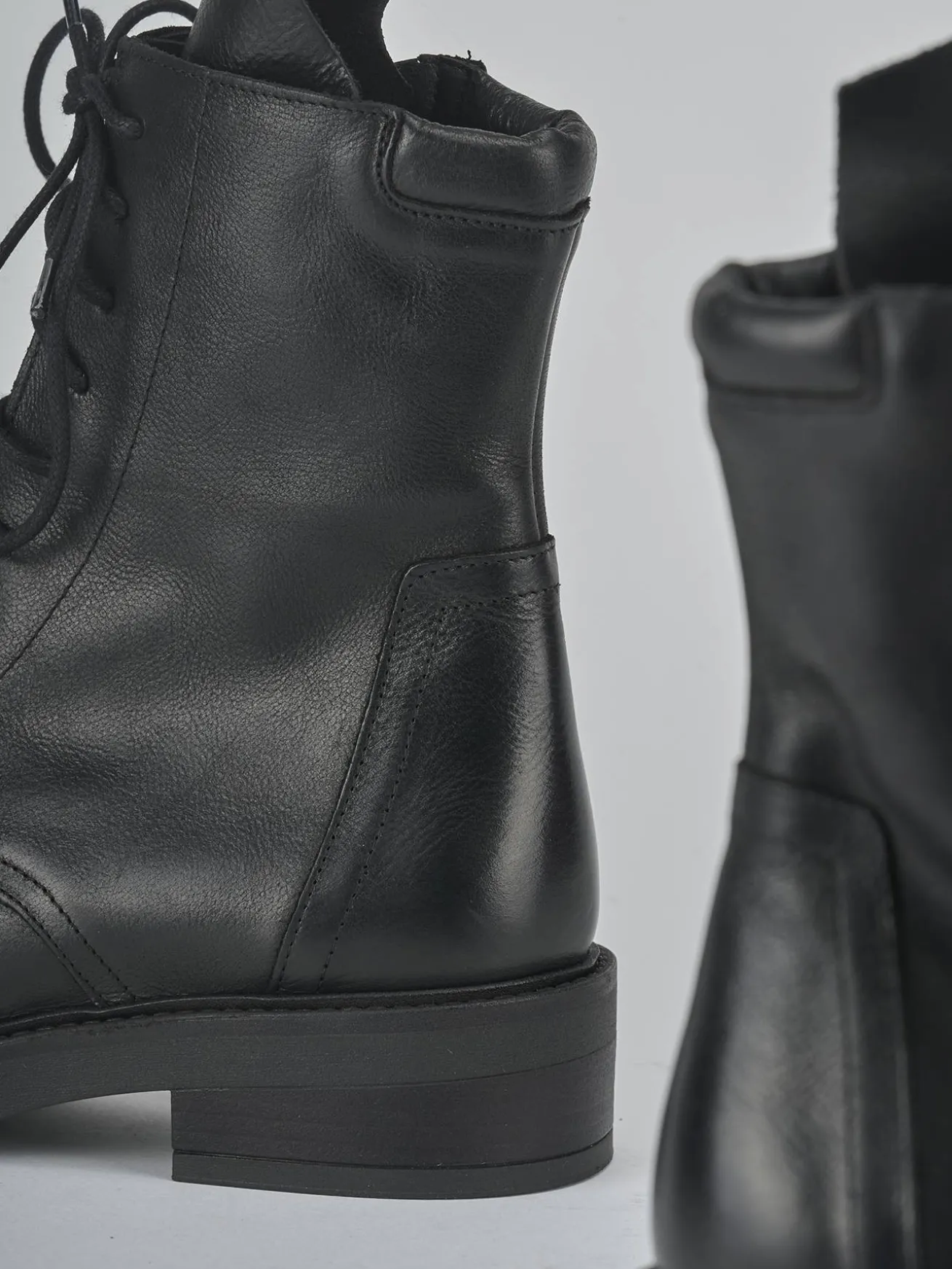 Anfibi tacco 3cm pelle nero