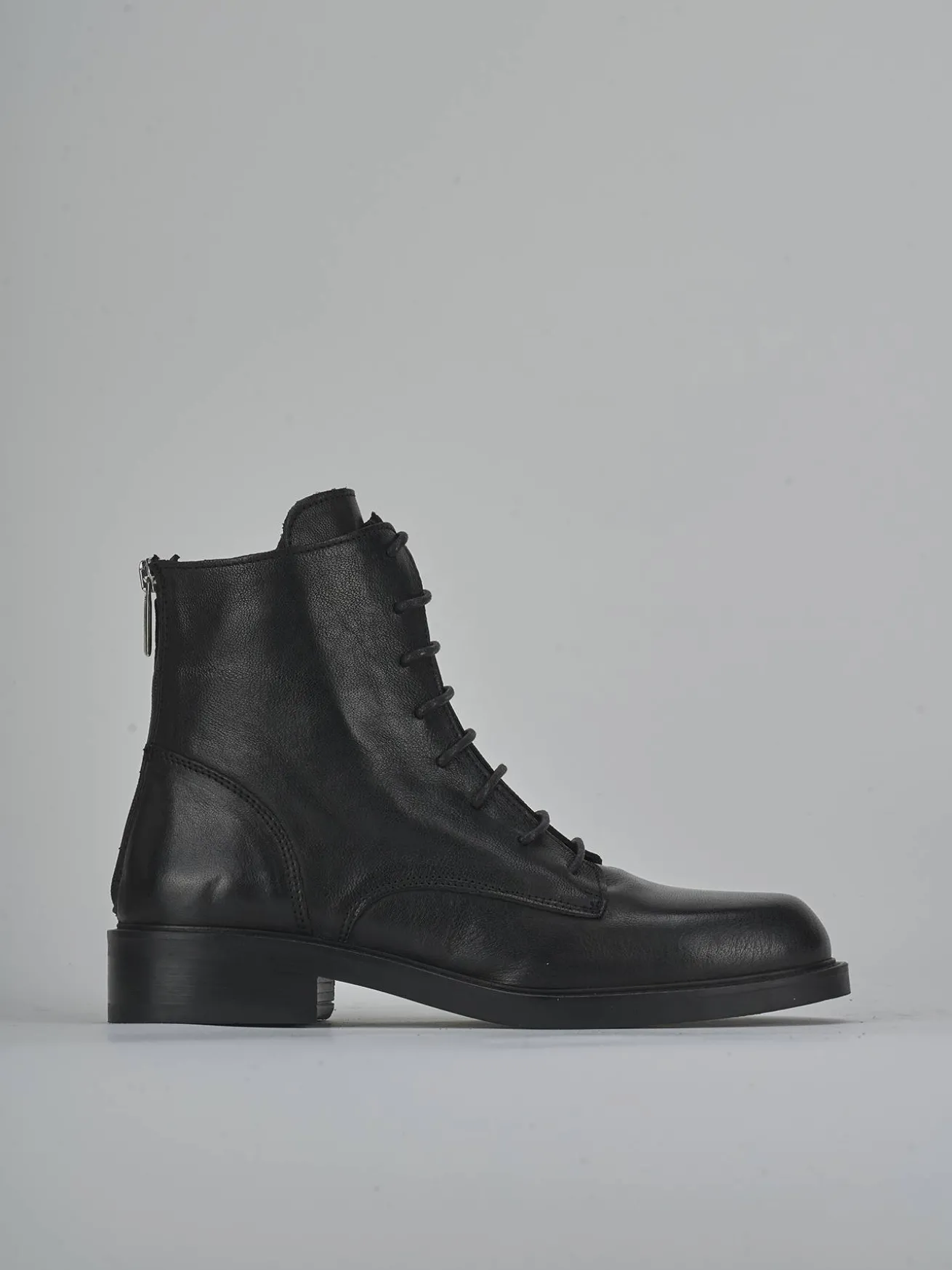 Anfibi tacco 2cm pelle nero