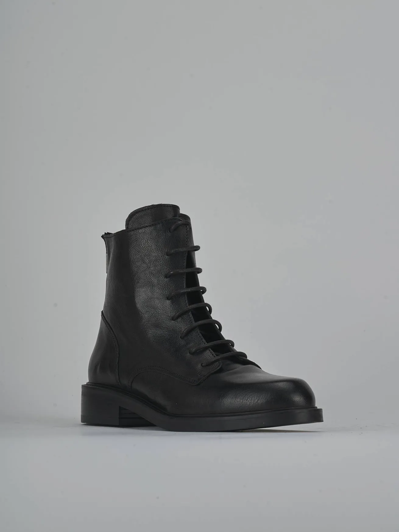 Anfibi tacco 2cm pelle nero