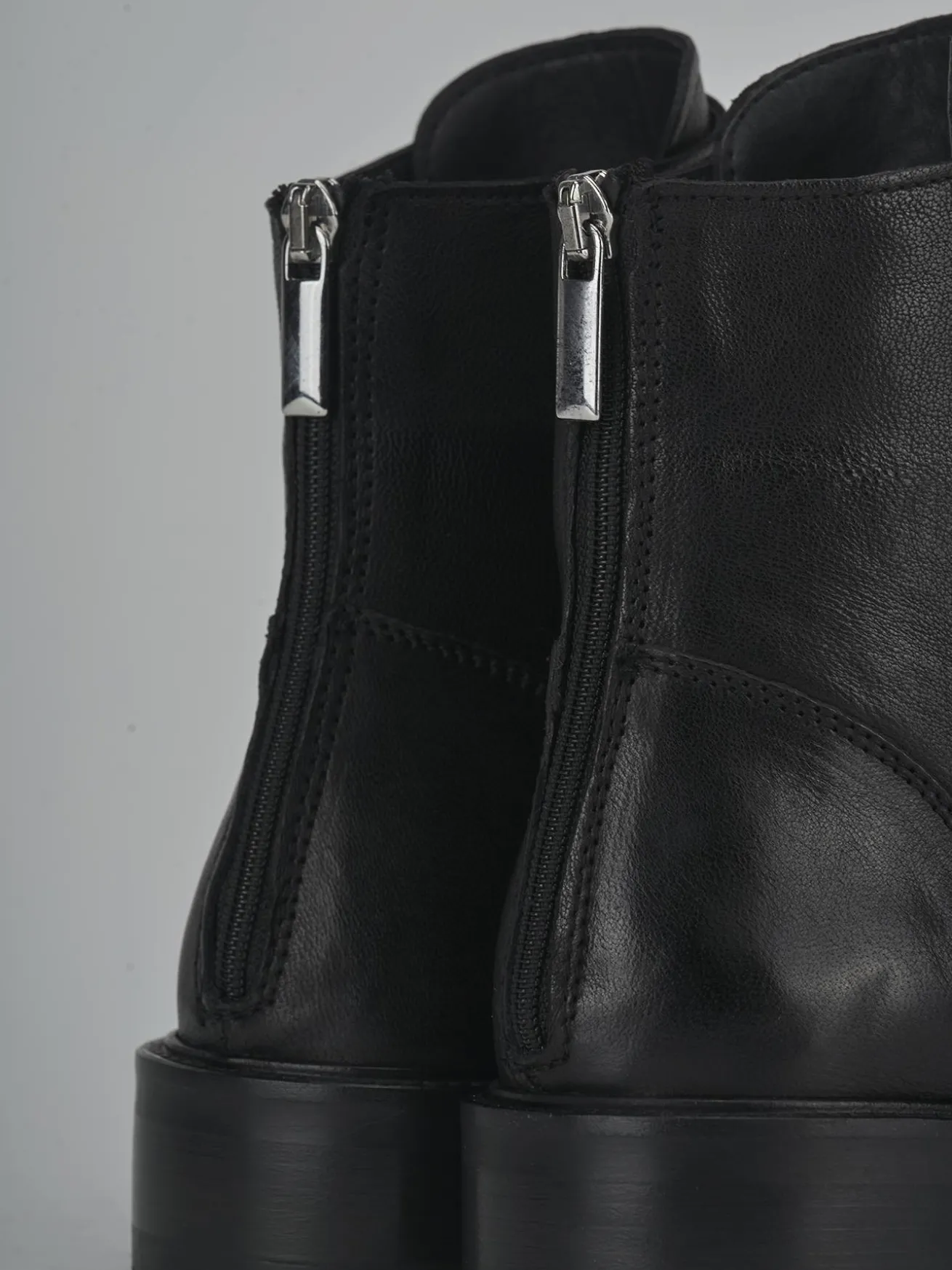 Anfibi tacco 2cm pelle nero