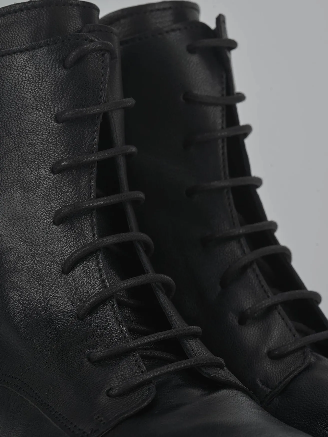 Anfibi tacco 2cm pelle nero