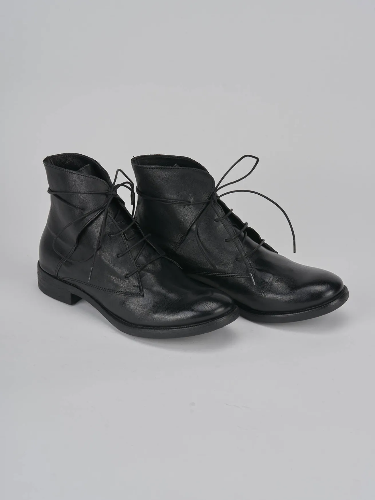 Anfibi tacco 1cm pelle nero