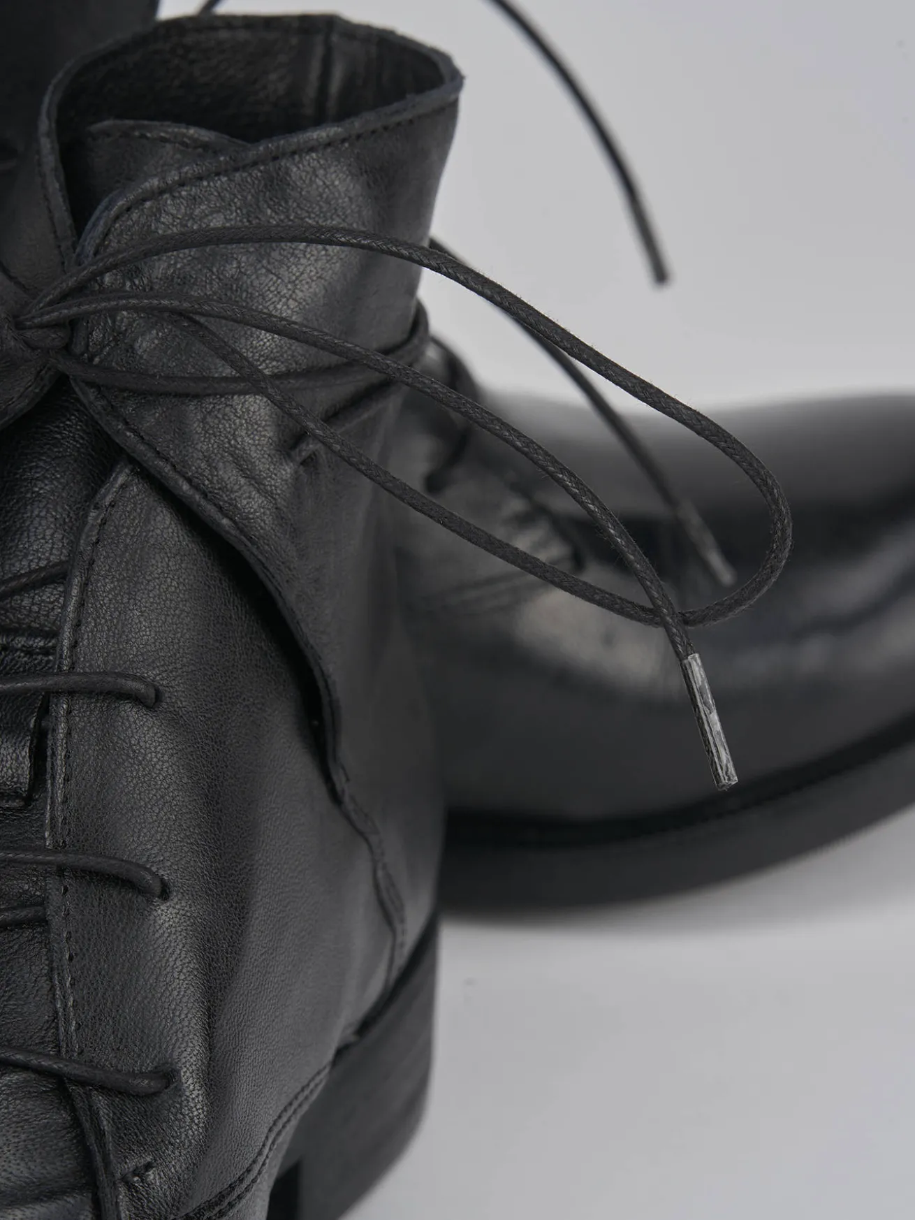 Anfibi tacco 1cm pelle nero