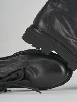 Anfibi tacco 2cm pelle nero