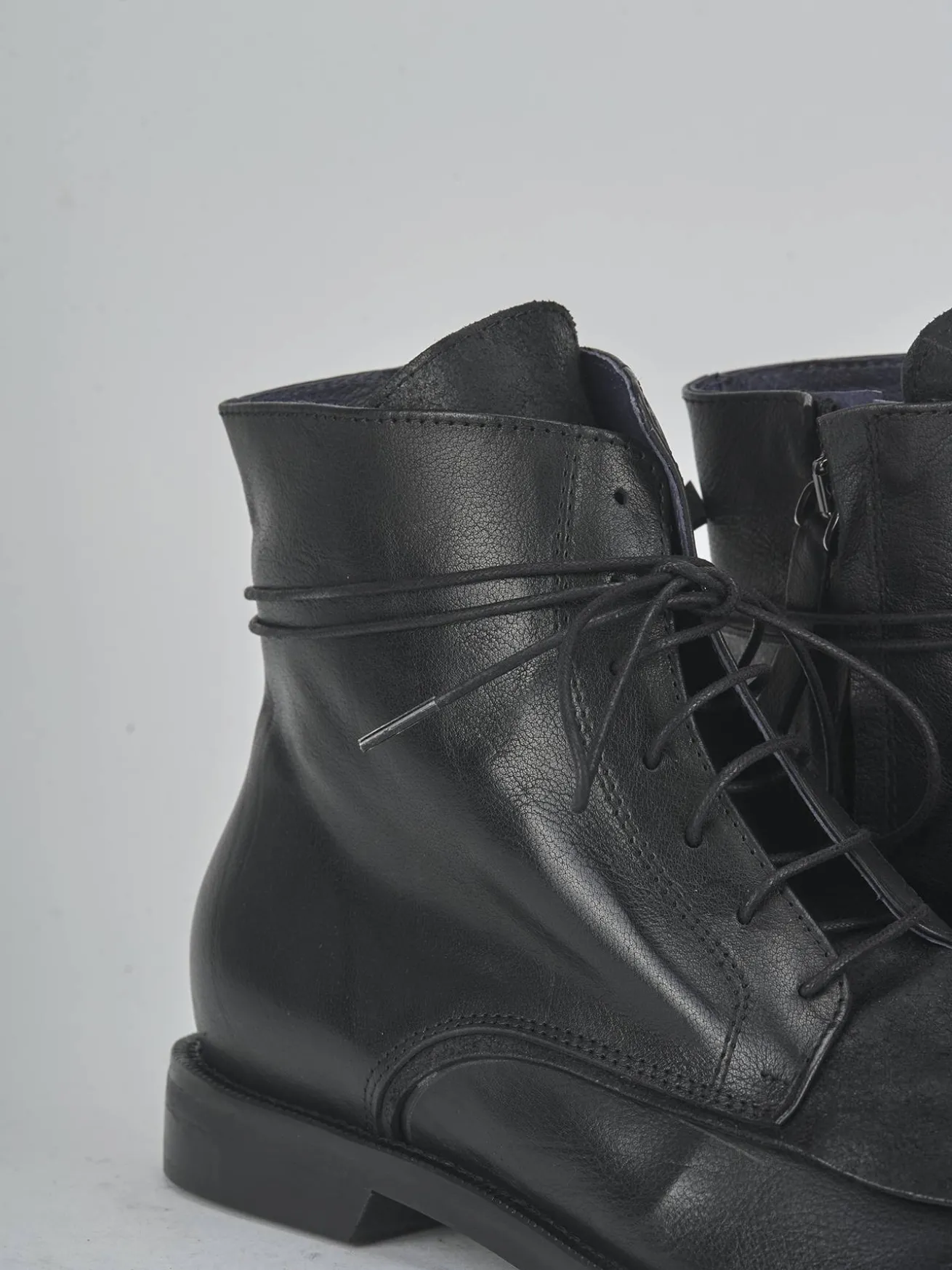 Anfibi tacco 1cm pelle nero