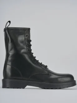 Anfibi tacco 2cm pelle nero