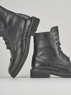 Anfibi tacco 2cm pelle nero