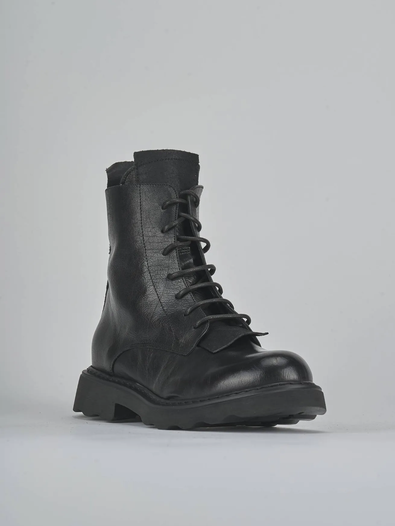 Anfibi tacco 2cm pelle nero