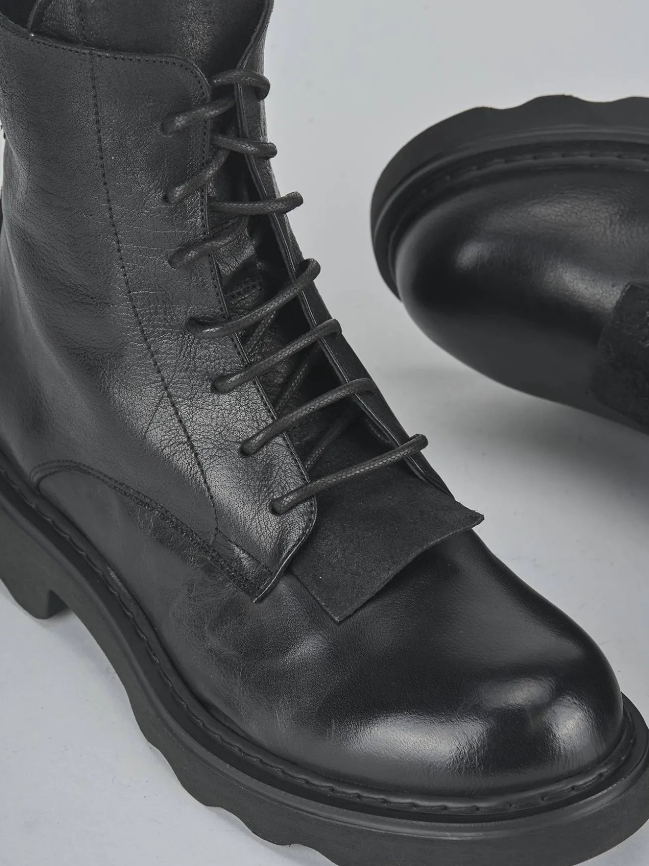 Anfibi tacco 2cm pelle nero