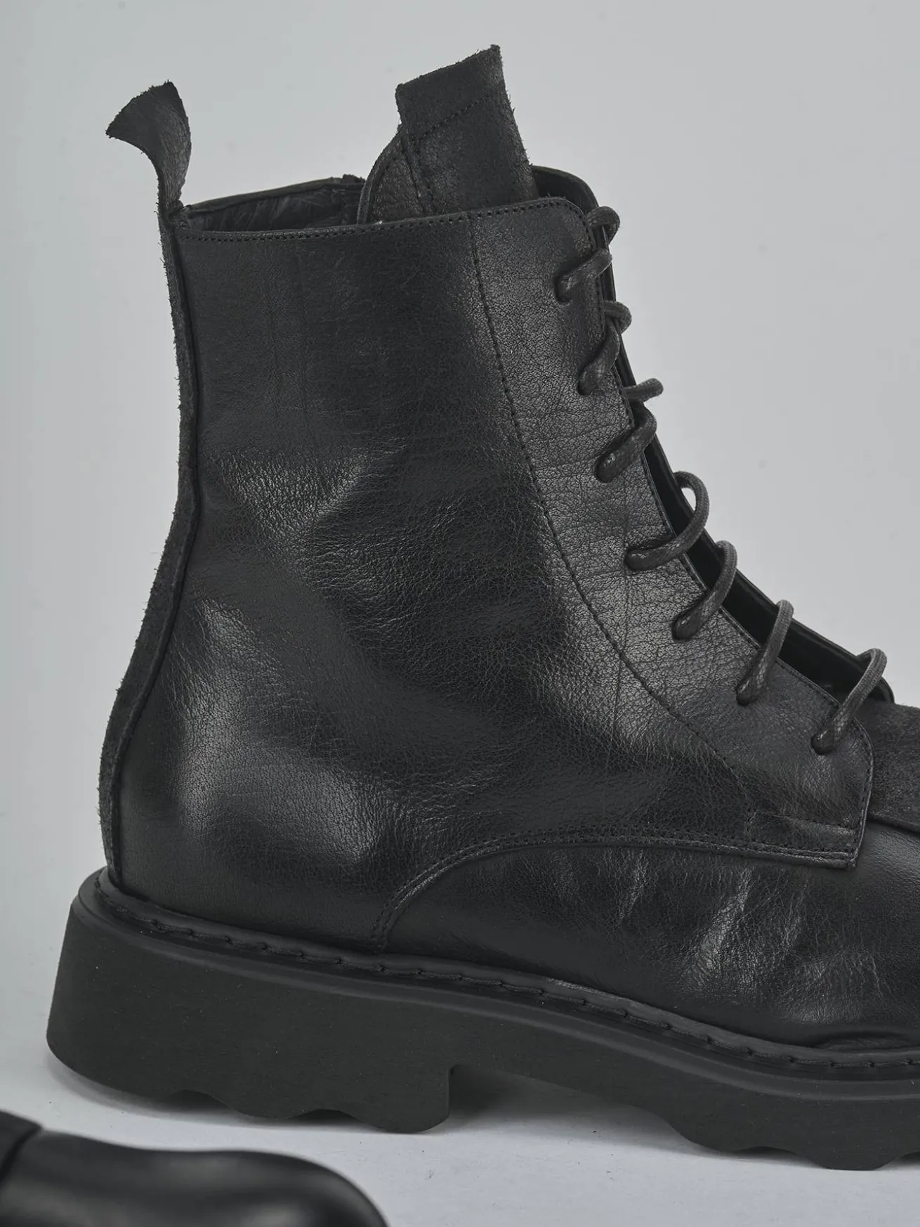 Anfibi tacco 2cm pelle nero