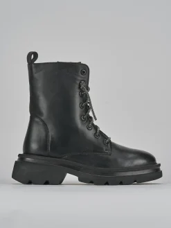 Anfibi tacco 2cm pelle nero