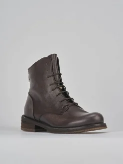 Anfibi tacco 2cm pelle testa