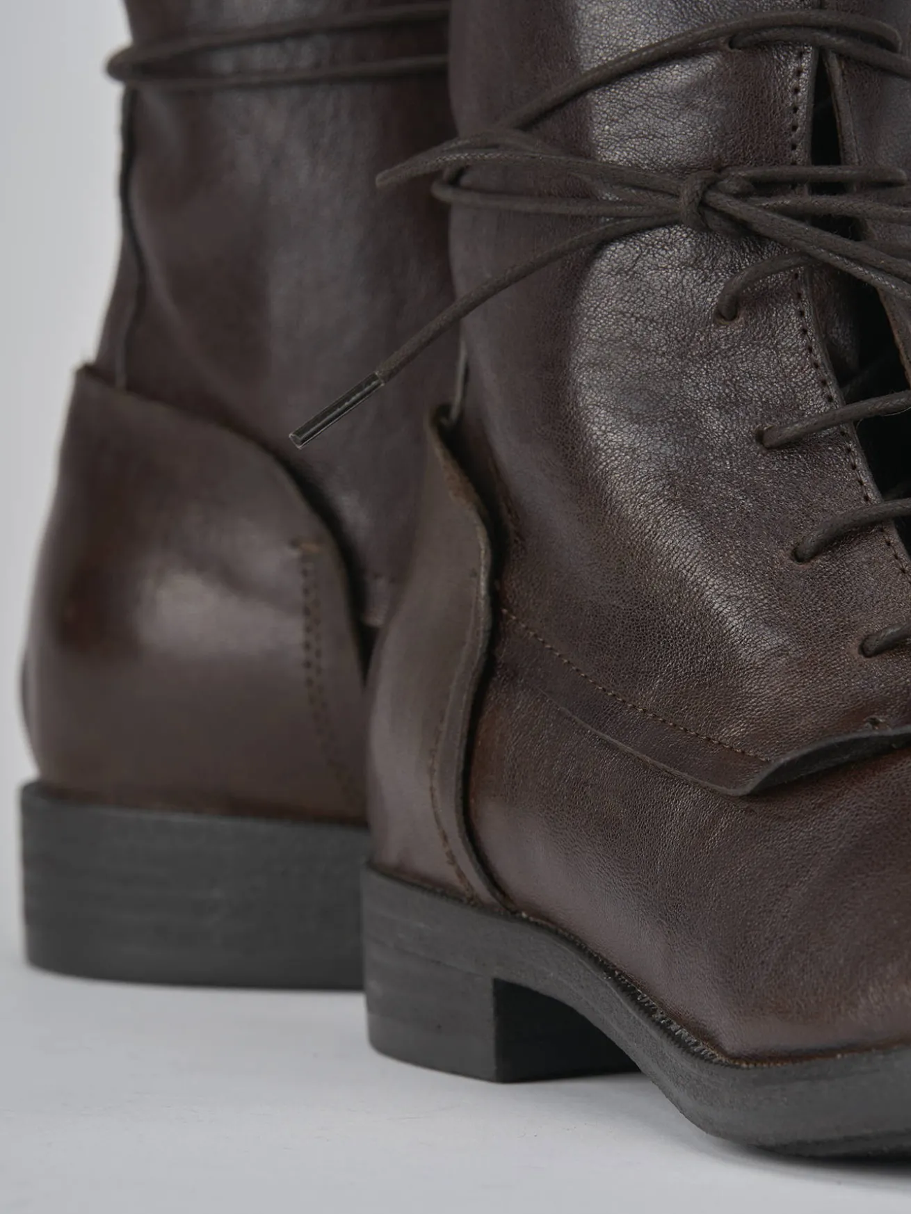 Anfibi tacco 1cm pelle testa