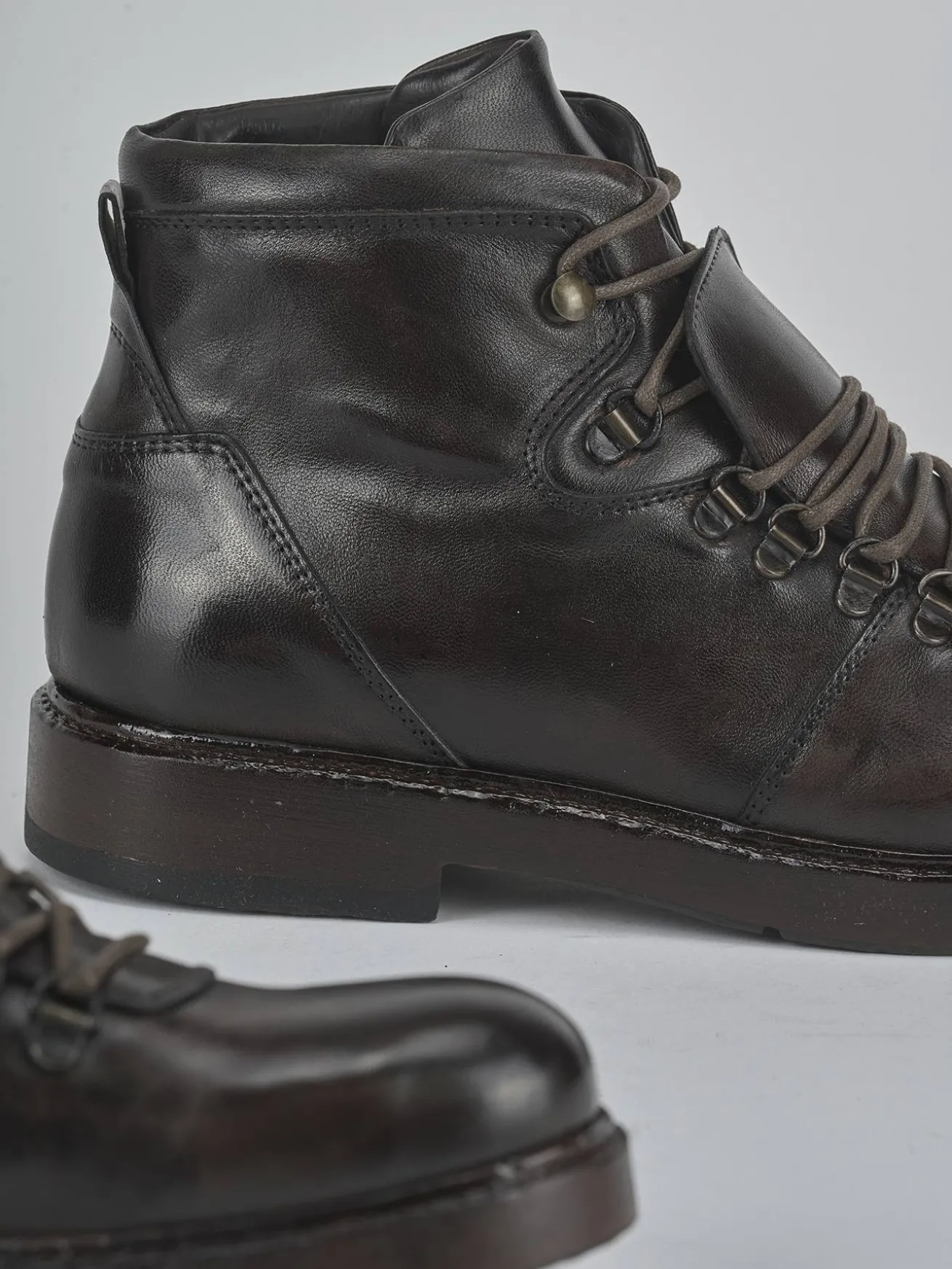 Anfibi tacco 1cm pelle testa