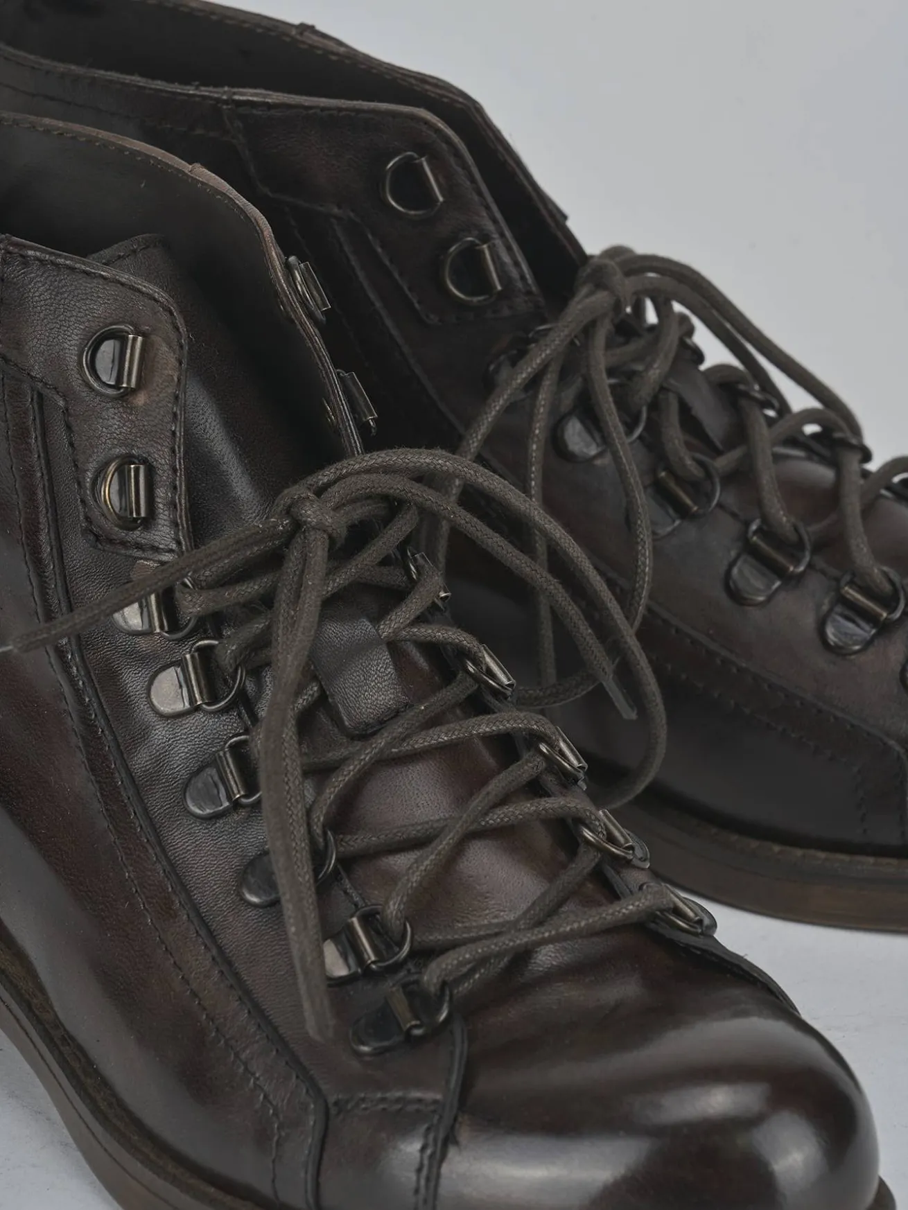 Anfibi tacco 2cm pelle testa