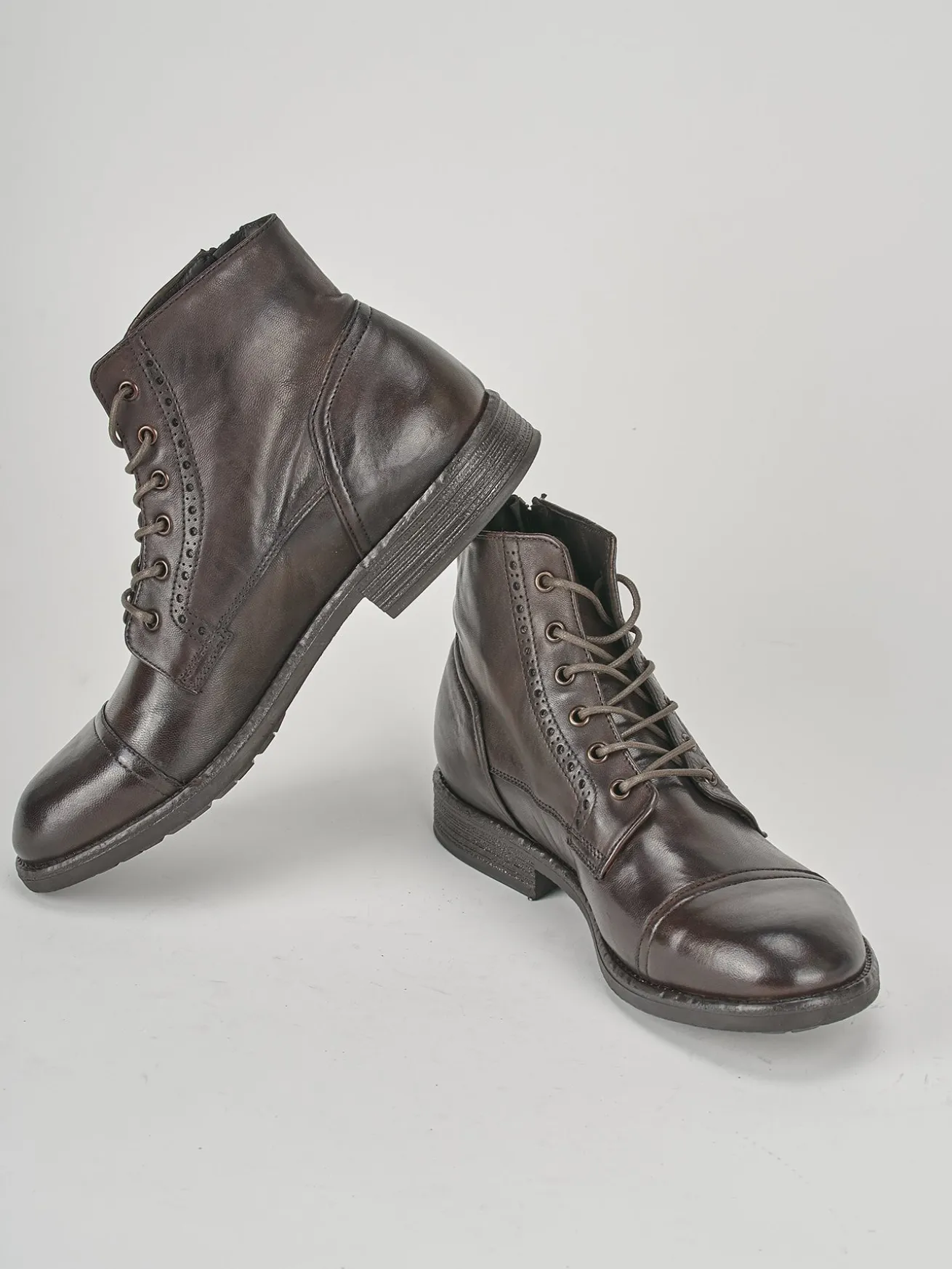 Anfibi tacco 2cm pelle testa