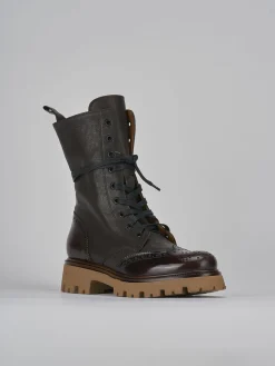 Anfibi tacco 2cm pelle testa