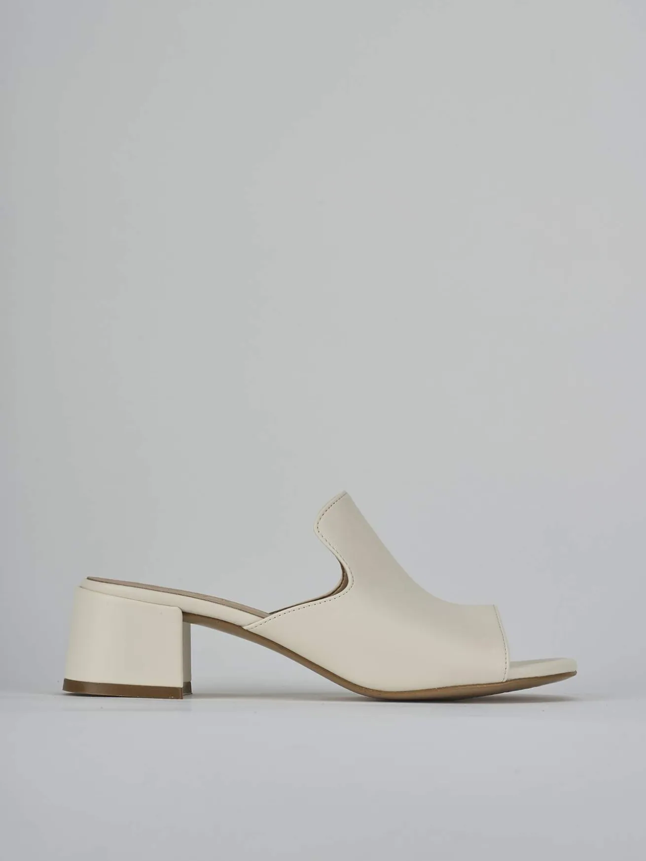 Ciabatte tacco 5cm pelle beige