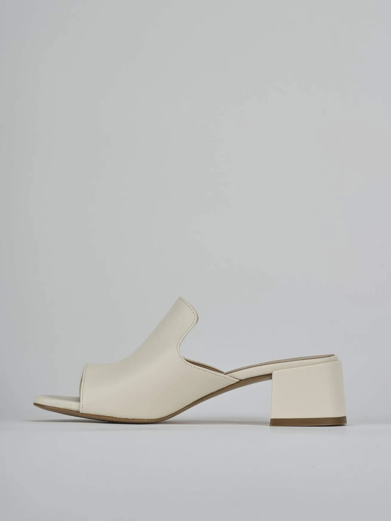 Ciabatte tacco 5cm pelle beige