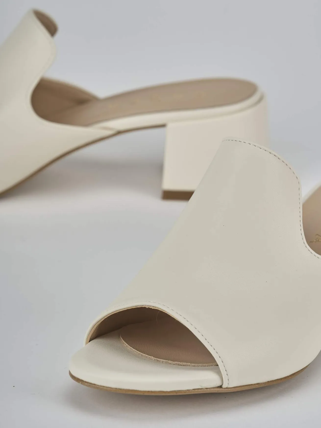 Ciabatte tacco 5cm pelle beige