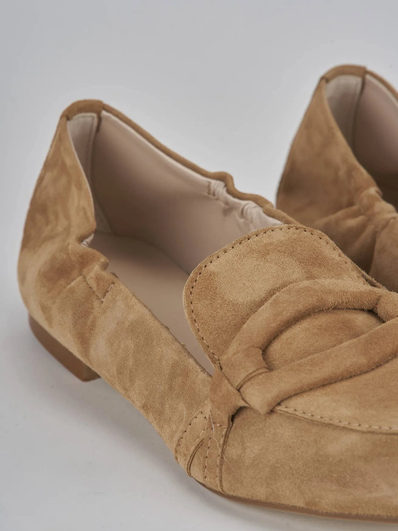 Mocassini tacco 1cm camoscio marrone