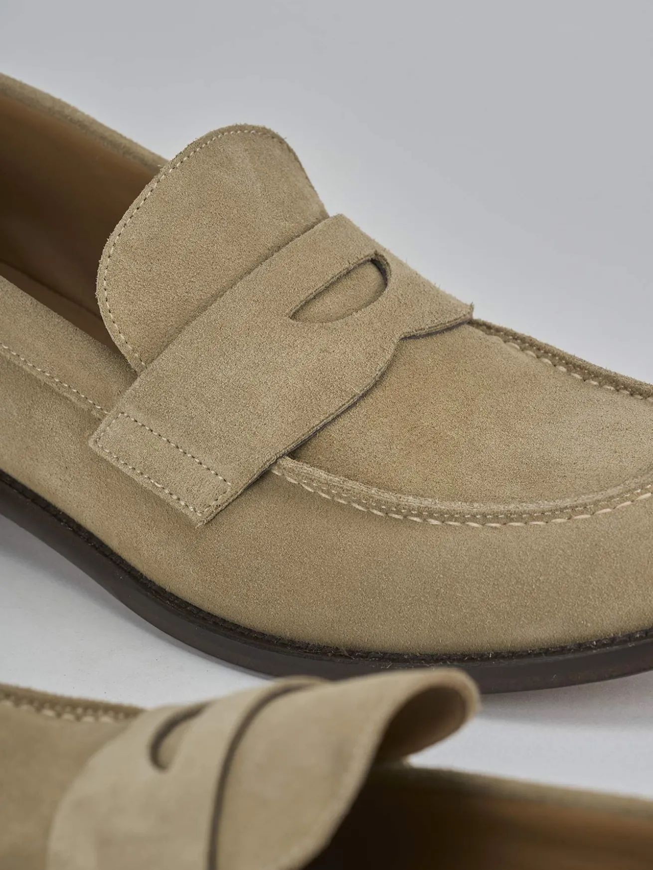 Mocassini tacco 1cm camoscio beige