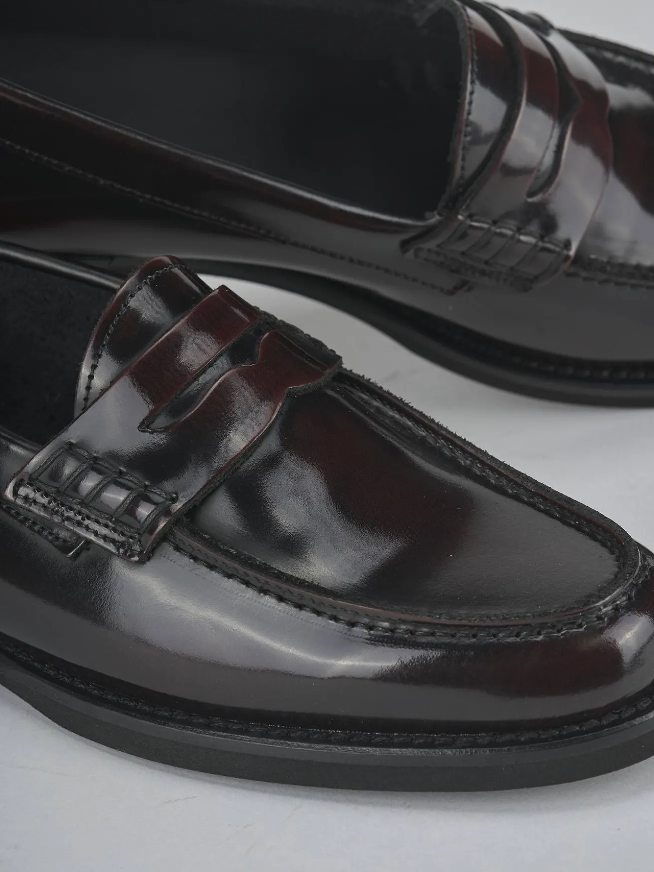 Mocassini tacco 1cm pelle bordo'