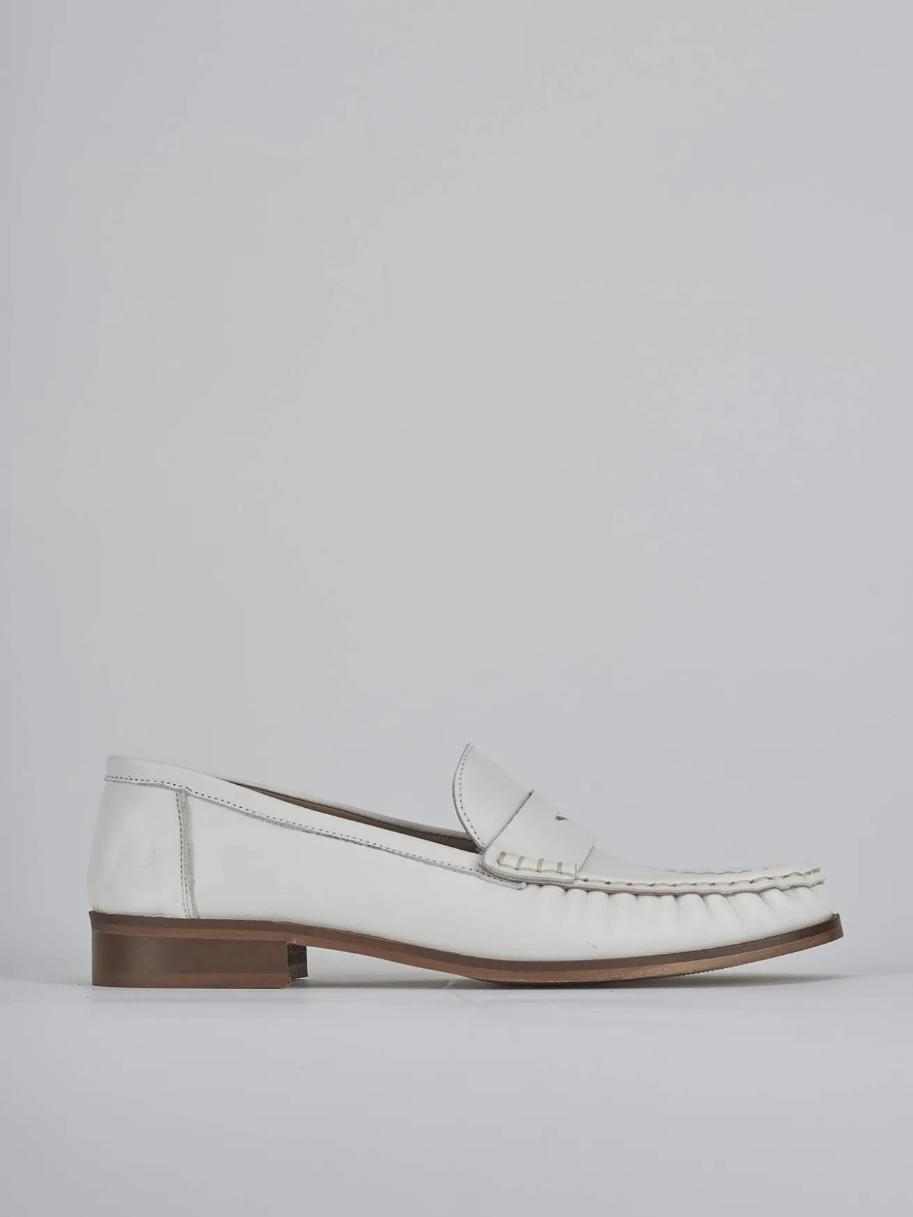 Mocassini tacco 1cm pelle bianco