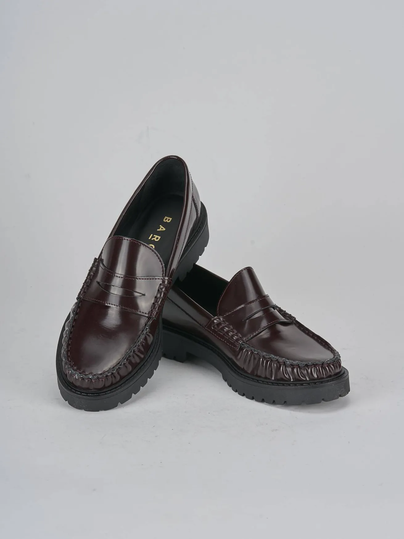 Mocassini tacco 2cm pelle bordo'