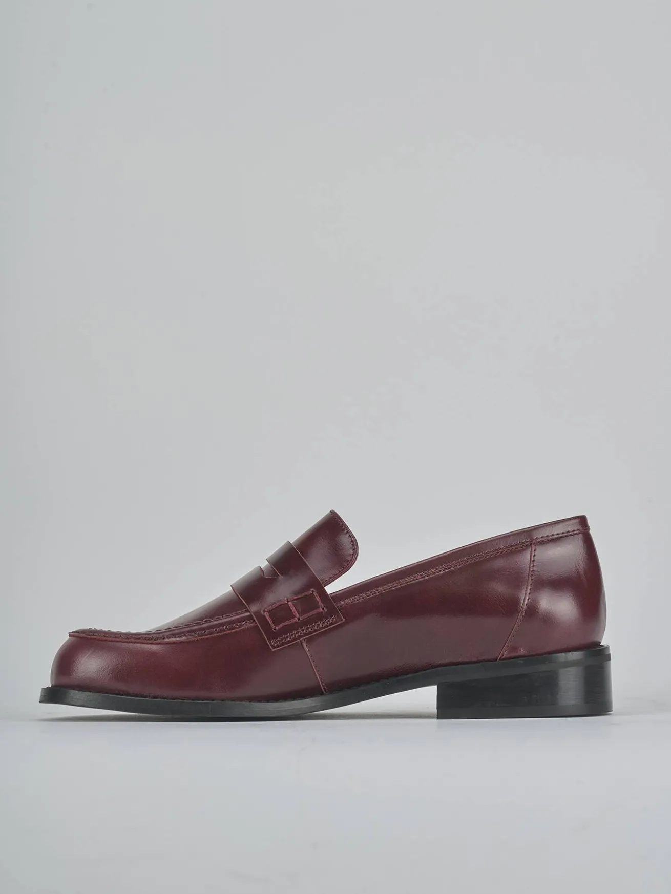 Mocassini tacco 2cm pelle bordo'