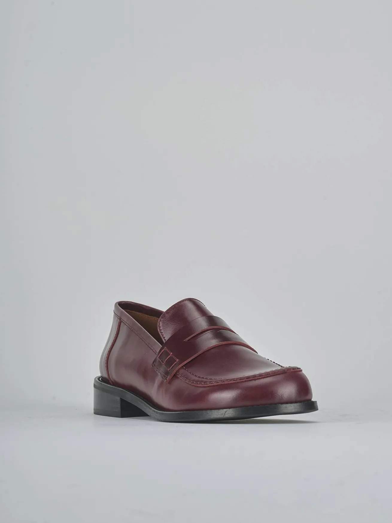 Mocassini tacco 2cm pelle bordo'