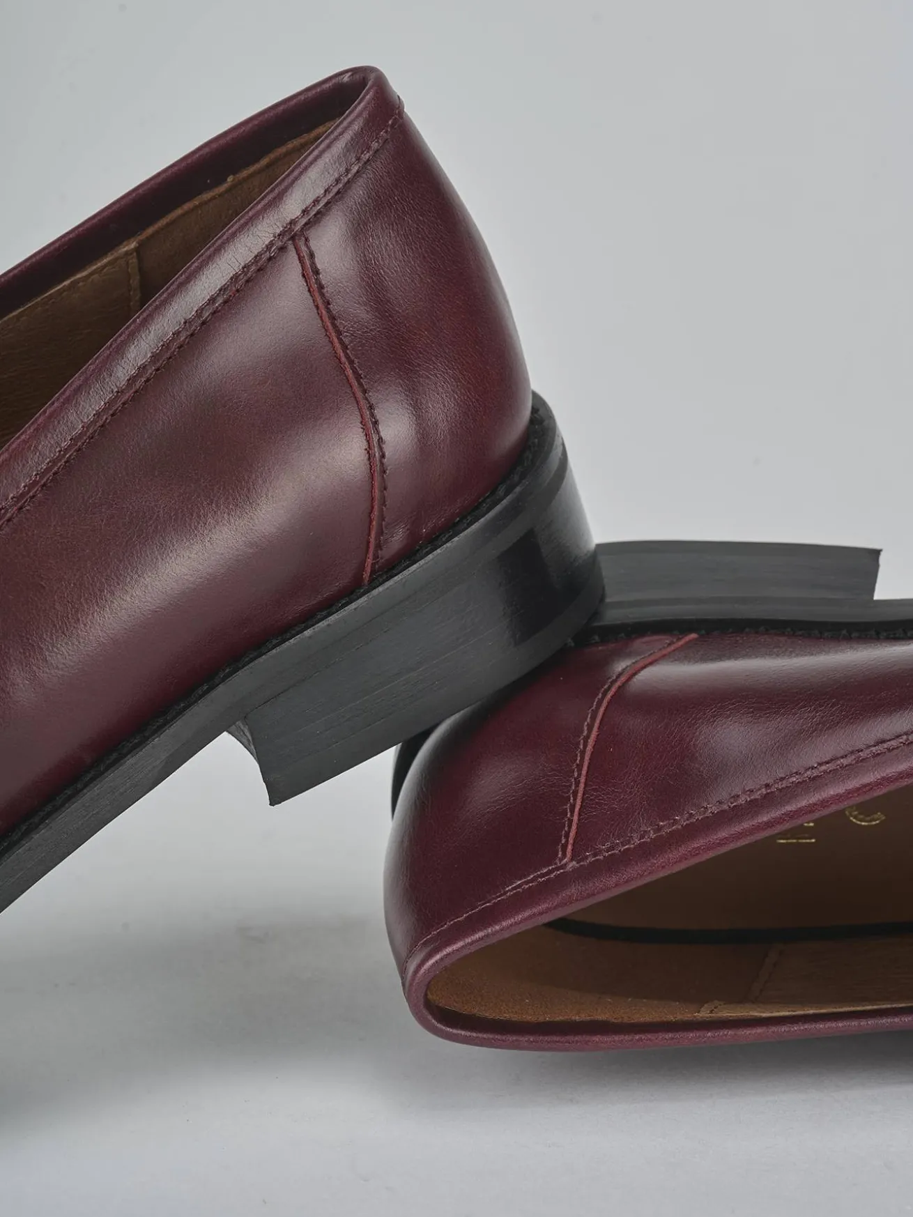 Mocassini tacco 2cm pelle bordo'