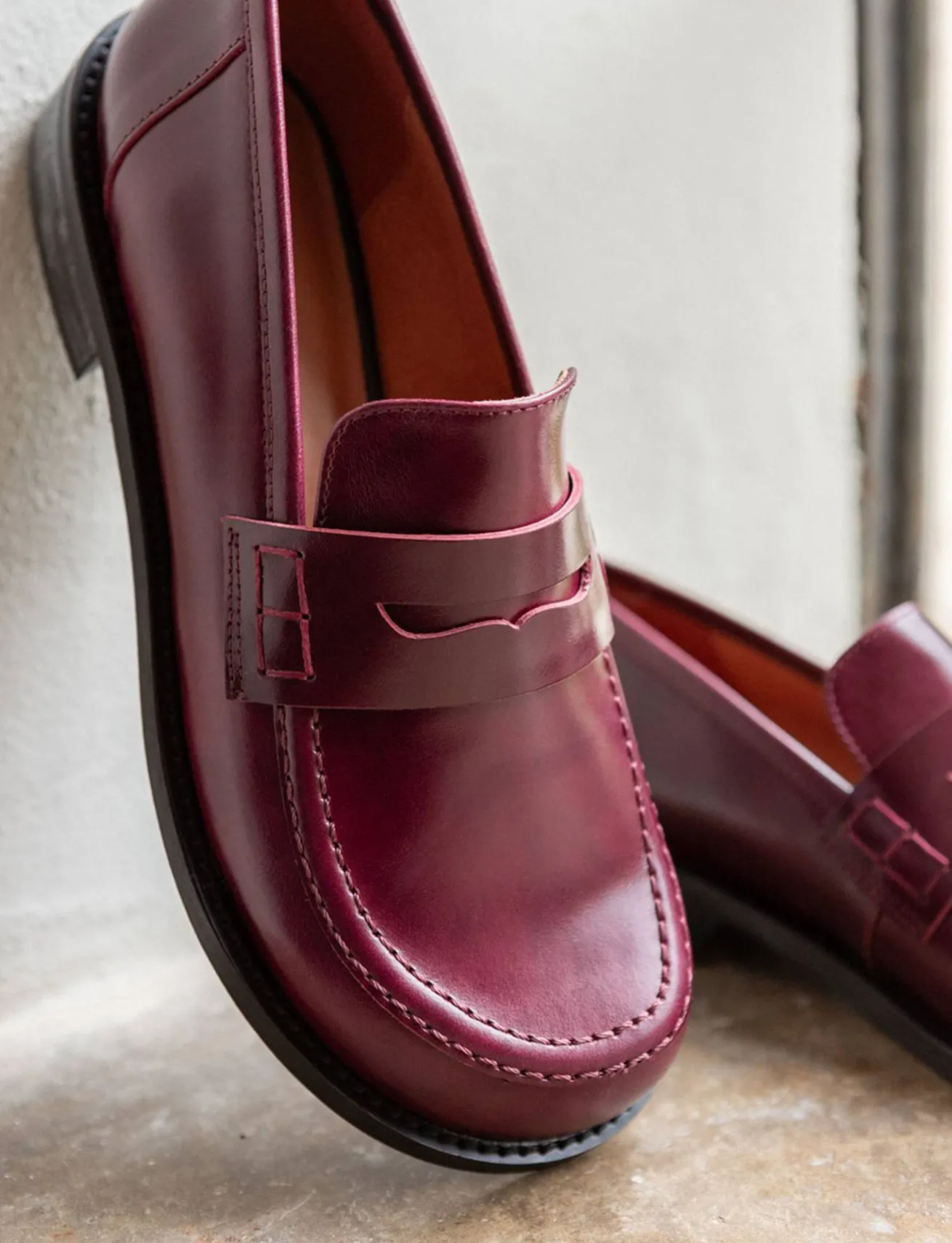 Mocassini tacco 2cm pelle bordo'