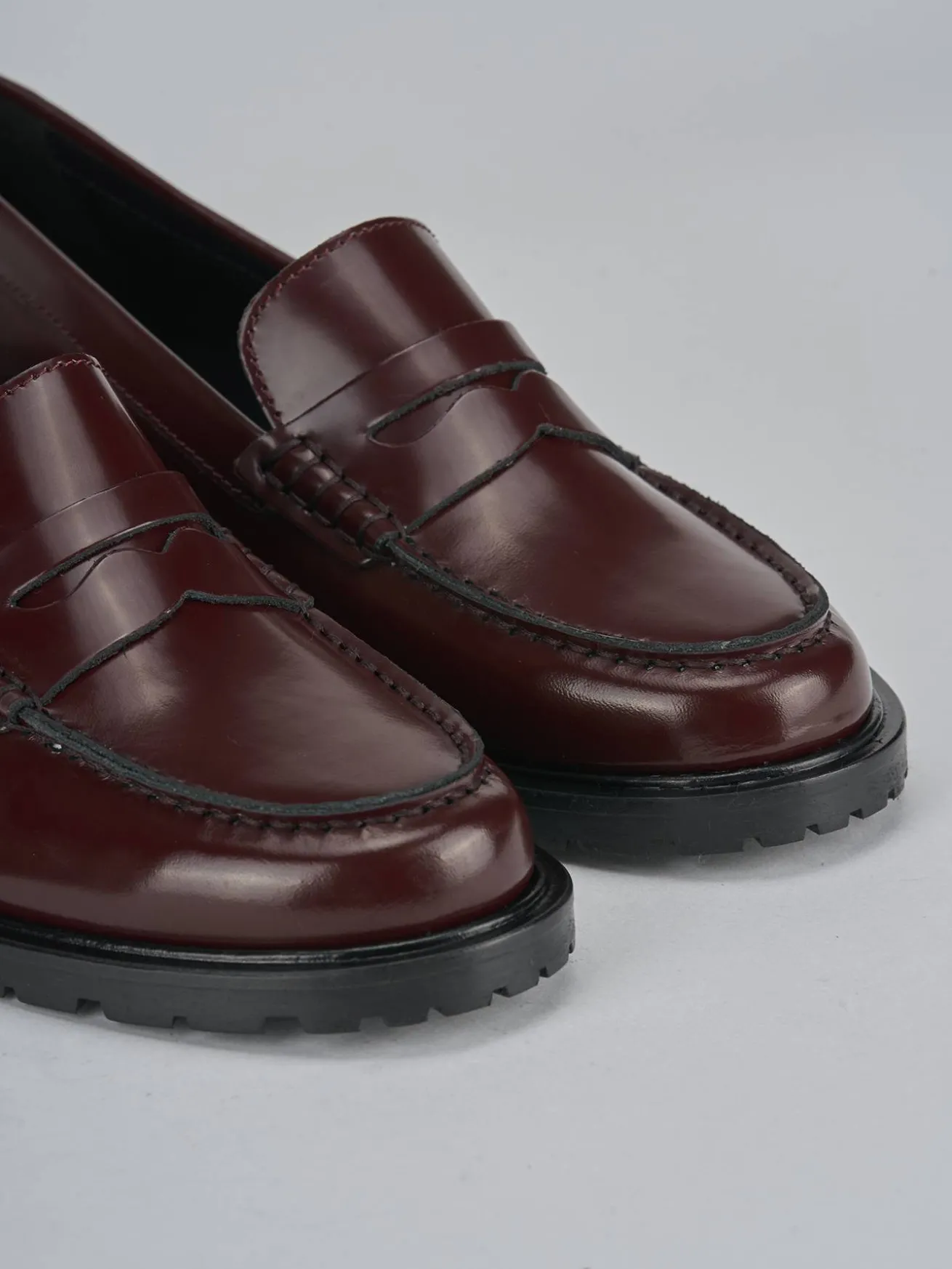 Mocassini tacco 3cm pelle bordo'