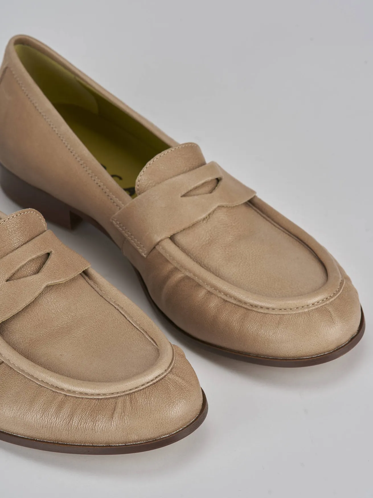 Mocassini tacco 1cm pelle beige