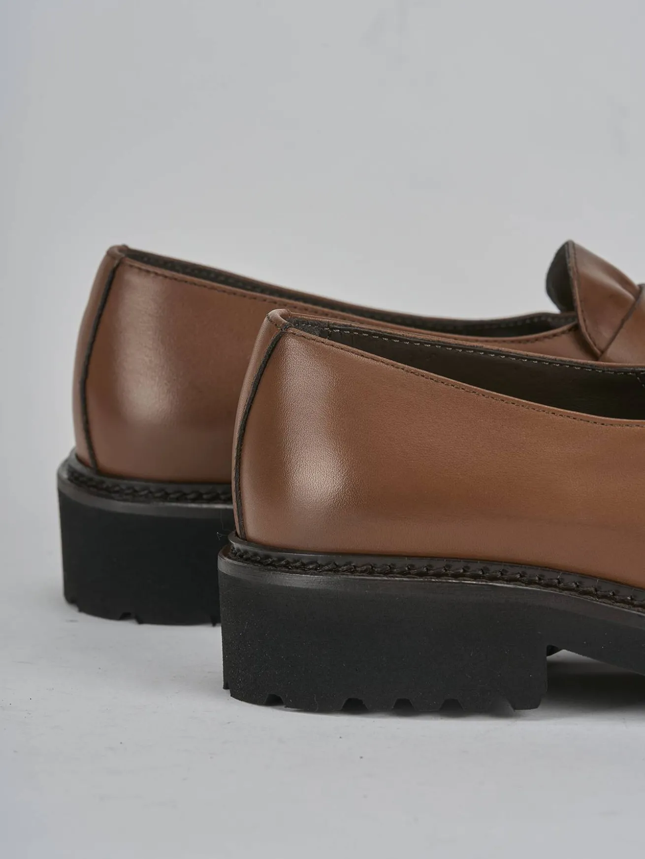 Mocassini tacco 2cm pelle marrone