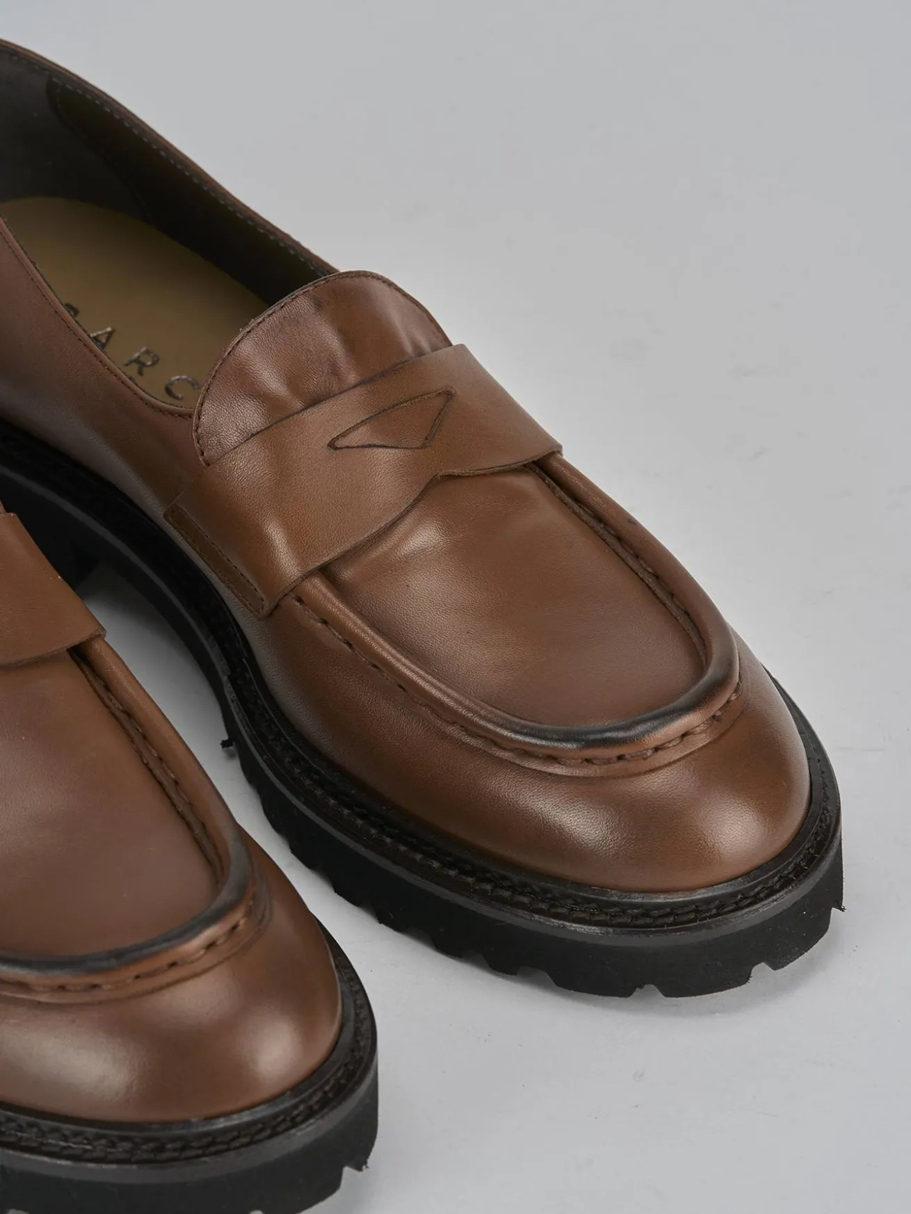 Mocassini tacco 2cm pelle marrone