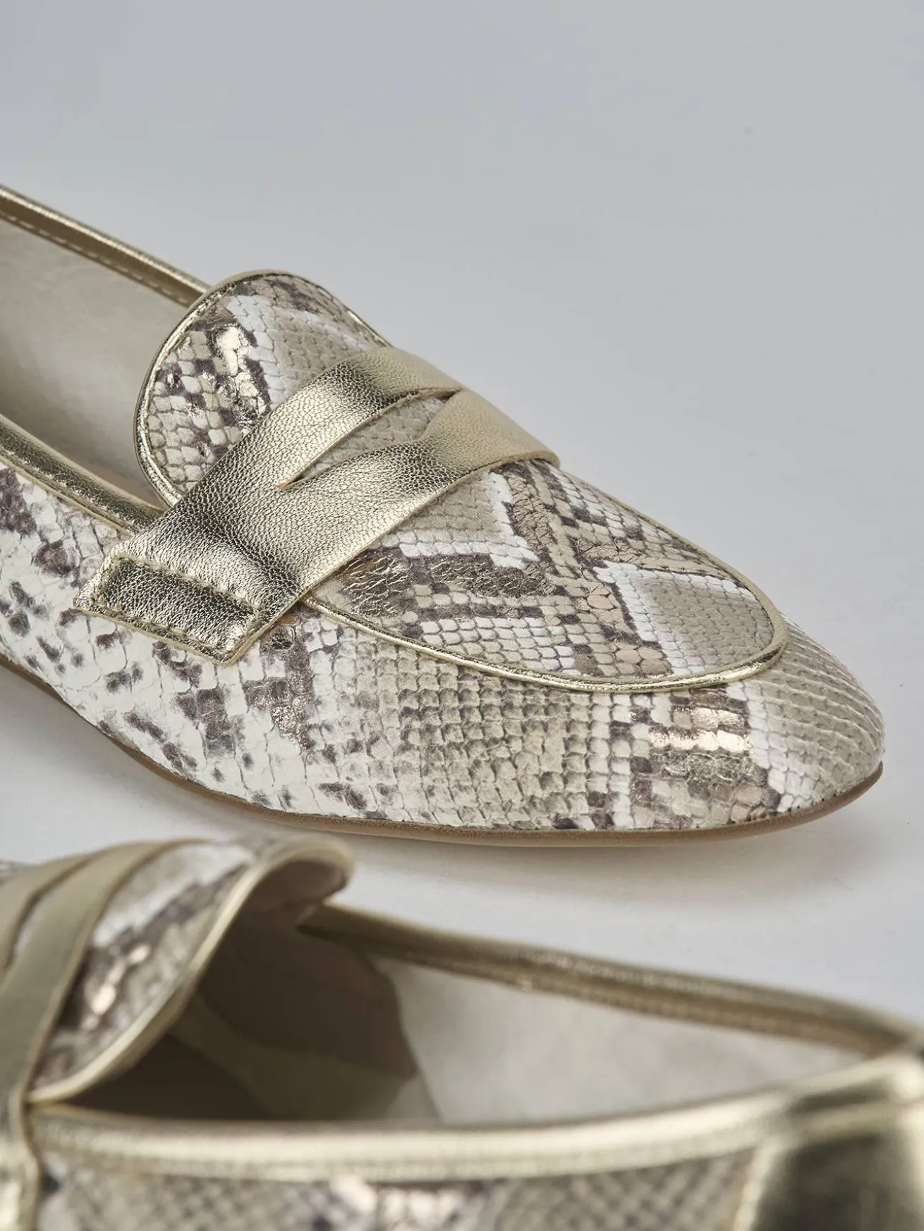 Mocassini tacco 1cm pitone oro