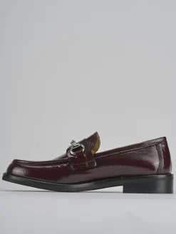 Mocassini tacco 2cm vernice bordo'