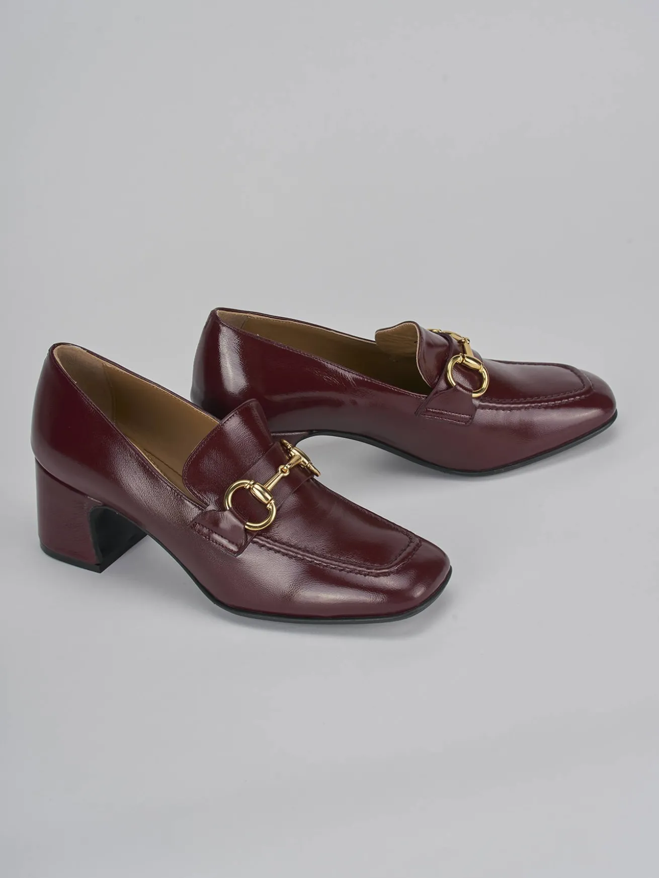 Mocassini tacco 5cm vernice bordo'